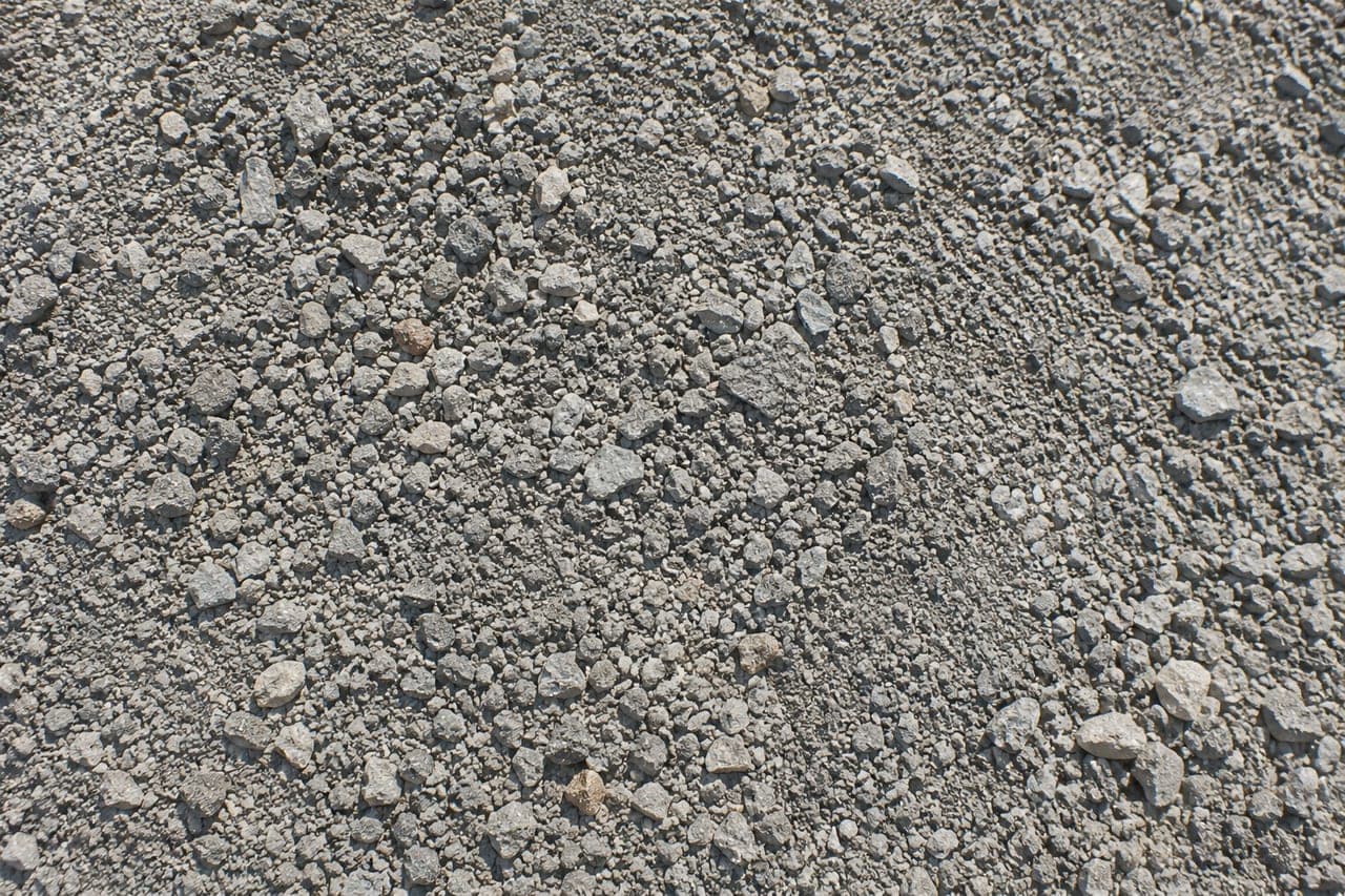 Mulch Alternatives: Gravel, Stone, DG Comparison